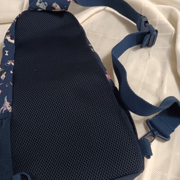 Bobs Skechers Crossbody Sling Shoulder Chest Bag Carry Tote Med Backpack Dog EUC - Picture 7 of 11